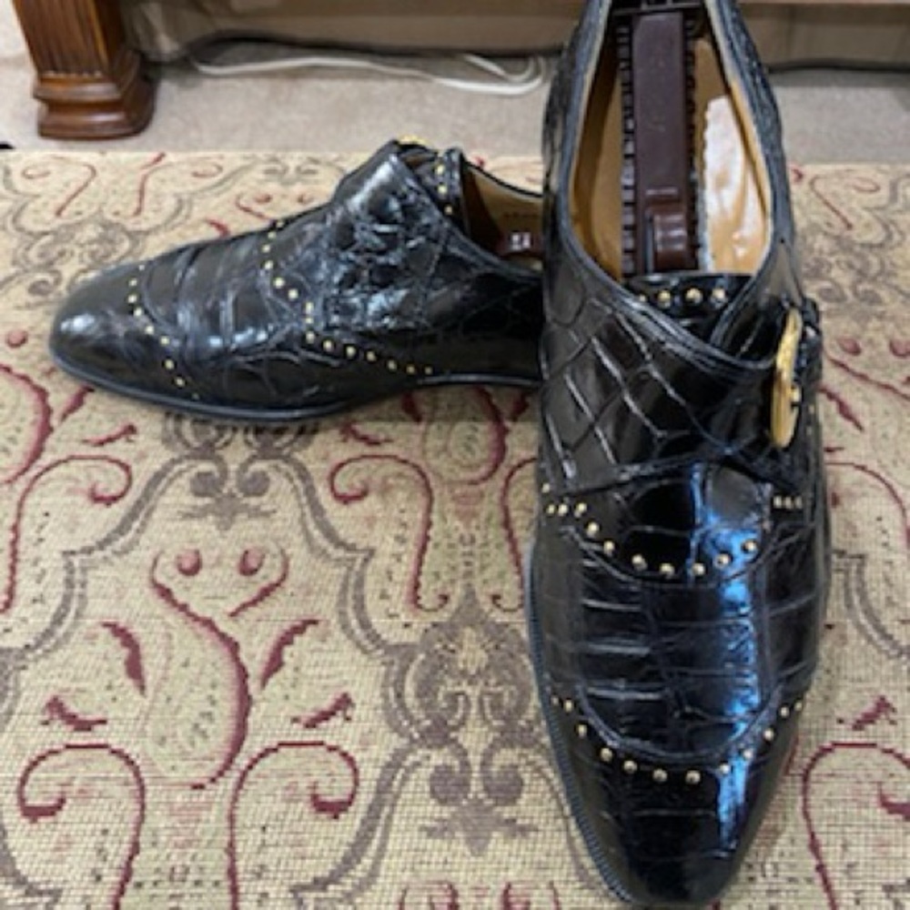 Luxurious Black Crocodile Pattern Oxfords with Gold Studs